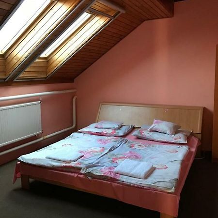 Gosser Club Panzio Bed & Breakfast Balassagyarmat Dış mekan fotoğraf